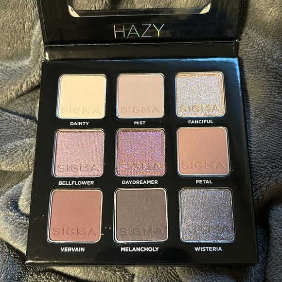 2 for $40 - Sigma Hazy Eyeshadow Palette - Picture 2 of 2
